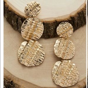 ⚡️Gorgeous⚡️ New Textured Drop Earrings